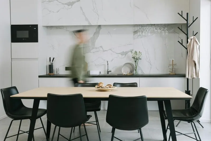 Cocina y comedor de una vivienda ya habitada, optimizados con Feng Shui